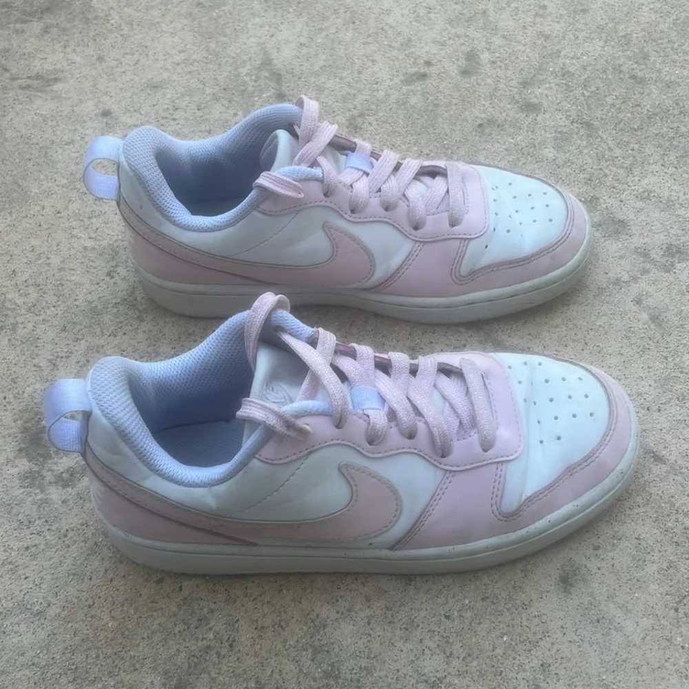 Nike Kids Court Borough Low Recraft White/Pink Sneaker Size 3.5